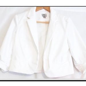 Worthington Quarter Sleeve Short Blazer.